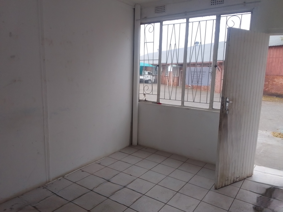 To Let commercial Property for Rent in Oos Einde North West